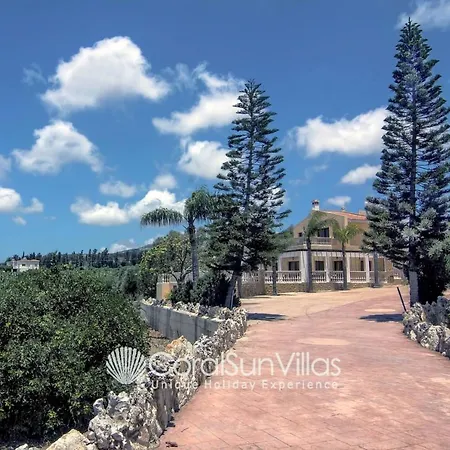 Fabulous In Coral Bay Near Beach, Amenities *