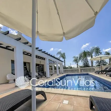 Fabulous In Coral Bay Near Beach, Amenities