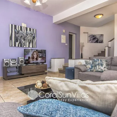 Fabulous In Coral Bay Near Beach, Amenities * Pegeia