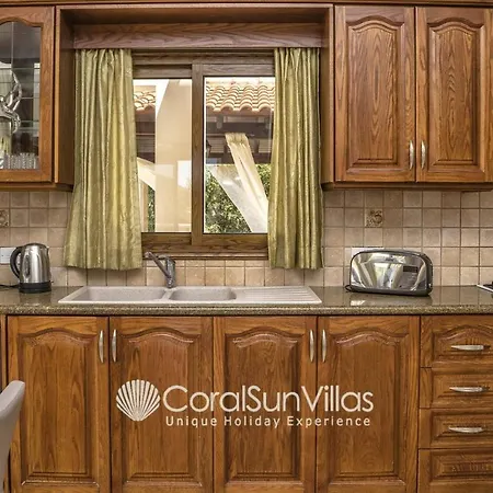 Fabulous In Coral Bay Near Beach, Amenities Pegeia