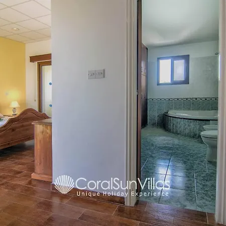 Fabulous In Coral Bay Near Beach, Amenities *