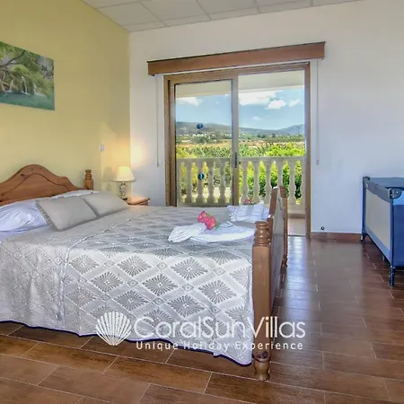 Fabulous In Coral Bay Near Beach, Amenities