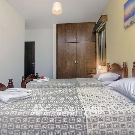 Fabulous In Coral Bay Near Beach, Amenities Villa