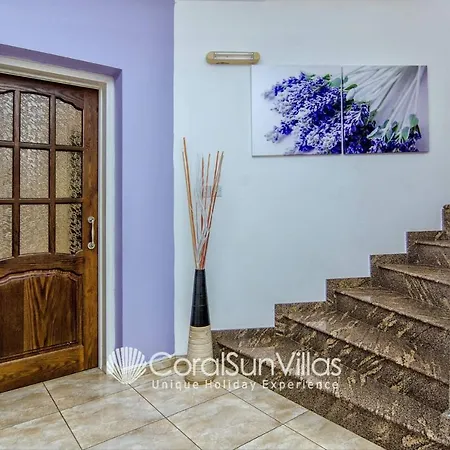 Fabulous In Coral Bay Near Beach, Amenities Villa *