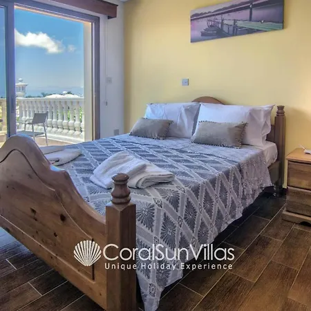 Villa Fabulous In Coral Bay Near Beach, Amenities