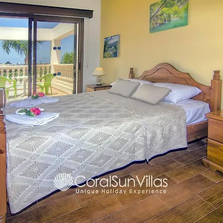 Fabulous In Coral Bay Near Beach, Amenities
