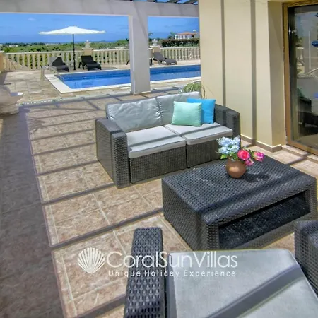 Fabulous In Coral Bay Near Beach, Amenities *