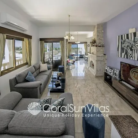 Fabulous In Coral Bay Near Beach, Amenities