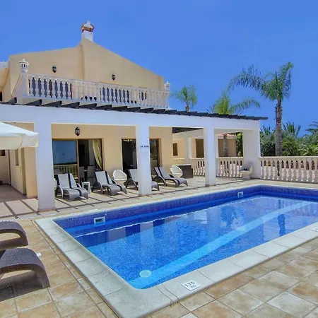 Fabulous In Coral Bay Near Beach, Amenities *