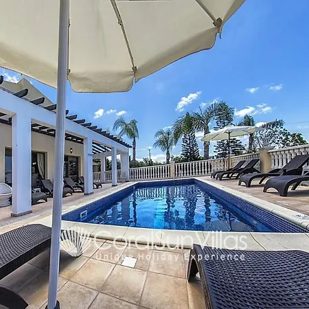 Villa Fabulous In Coral Bay Near Beach, Amenities