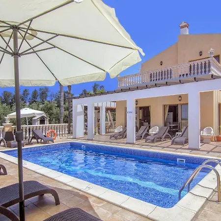 Fabulous In Coral Bay Near Beach, Amenities