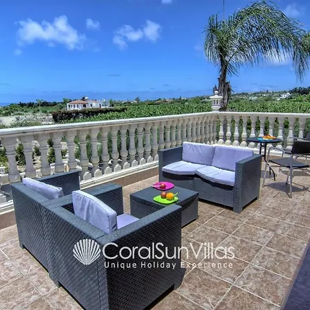Villa Fabulous In Coral Bay Near Beach, Amenities