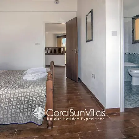 Villa Fabulous In Coral Bay Near Beach, Amenities