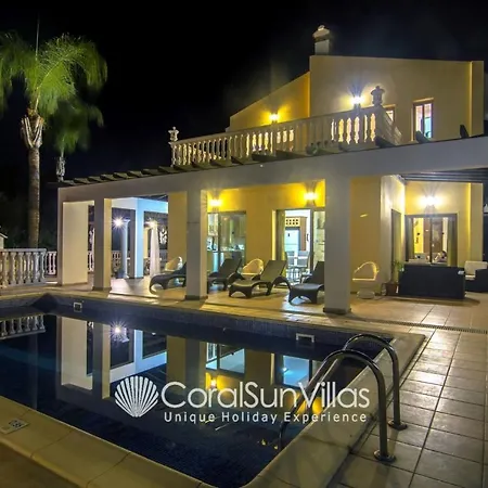 Fabulous In Coral Bay Near Beach, Amenities