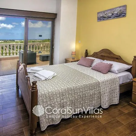 Fabulous In Coral Bay Near Beach, Amenities *