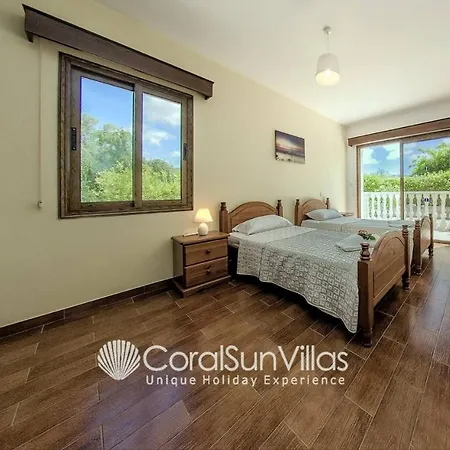 Fabulous In Coral Bay Near Beach, Amenities Villa *