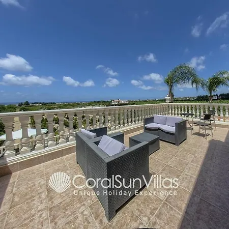 Fabulous In Coral Bay Near Beach, Amenities Villa