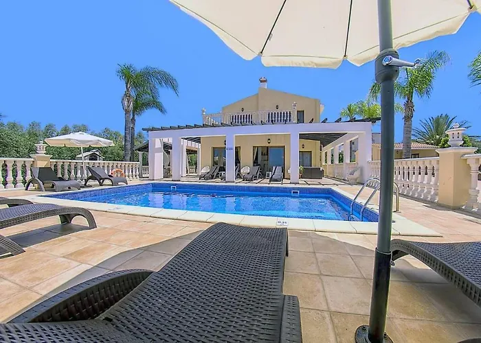 Fabulous In Coral Bay Near Beach, Amenities