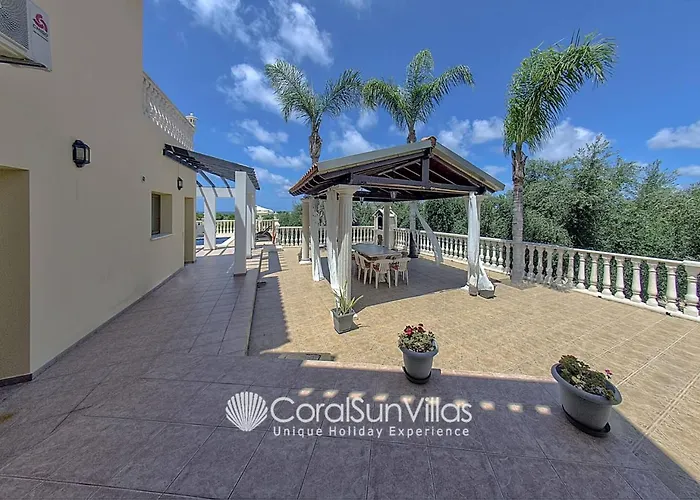 Βίλα Fabulous In Coral Bay Near Beach, Amenities