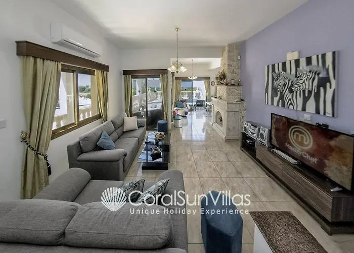 Fabulous In Coral Bay Near Beach, Amenities