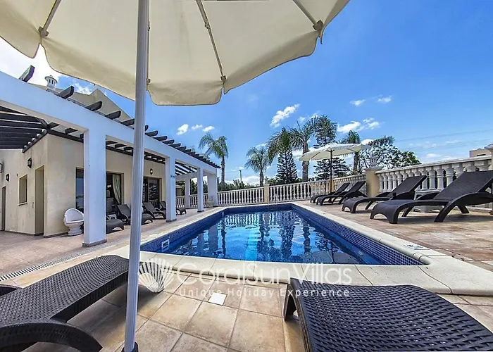 Vila Fabulous In Coral Bay Near Beach, Amenities