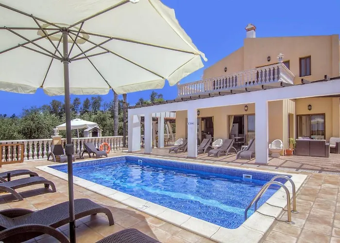 Fabulous In Coral Bay Near Beach, Amenities