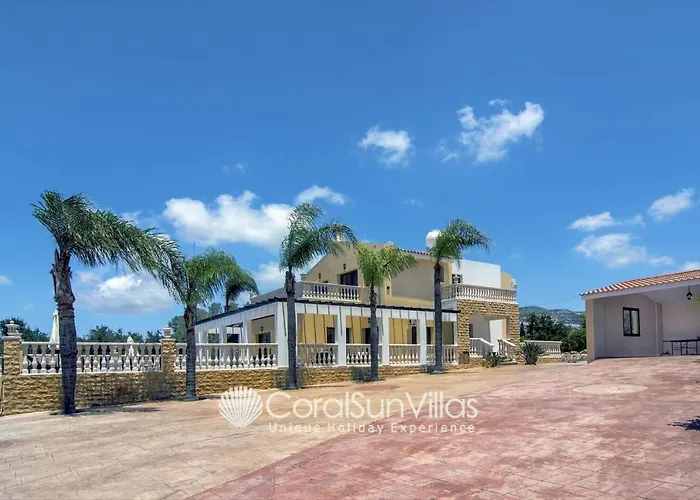 Fabulous In Coral Bay Near Beach, Amenities