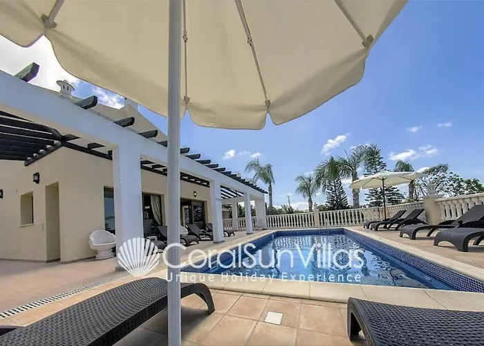 Fabulous In Coral Bay Near Beach, Amenities