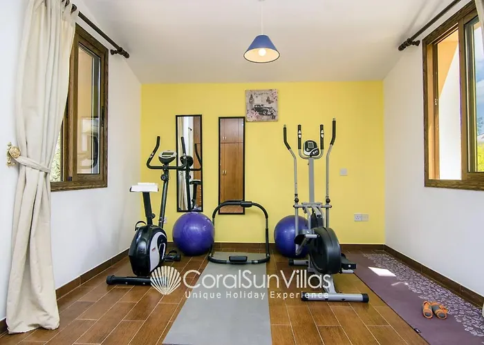 Fabulous In Coral Bay Near Beach, Amenities Pegeia