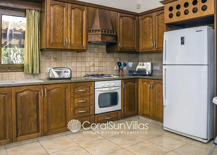 Fabulous In Coral Bay Near Beach, Amenities