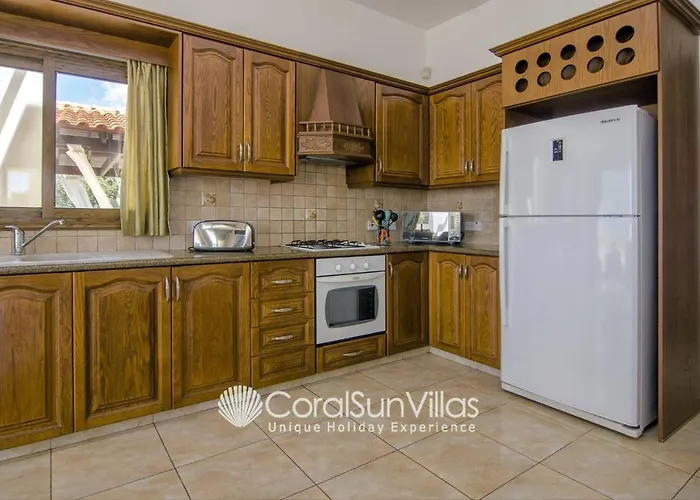 Fabulous In Coral Bay Near Beach, Amenities