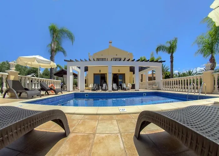 Fabulous In Coral Bay Near Beach, Amenities Vila