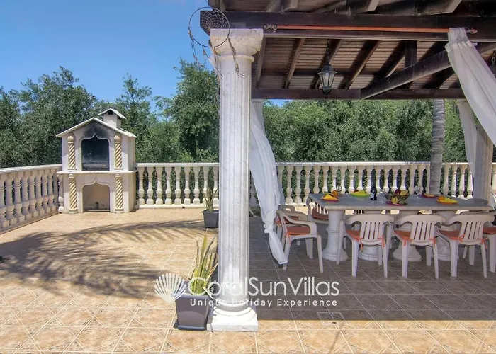 Fabulous In Coral Bay Near Beach, Amenities *