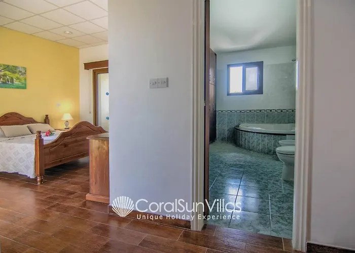 Fabulous In Coral Bay Near Beach, Amenities *