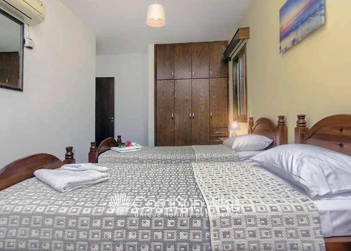 Fabulous In Coral Bay Near Beach, Amenities Vila