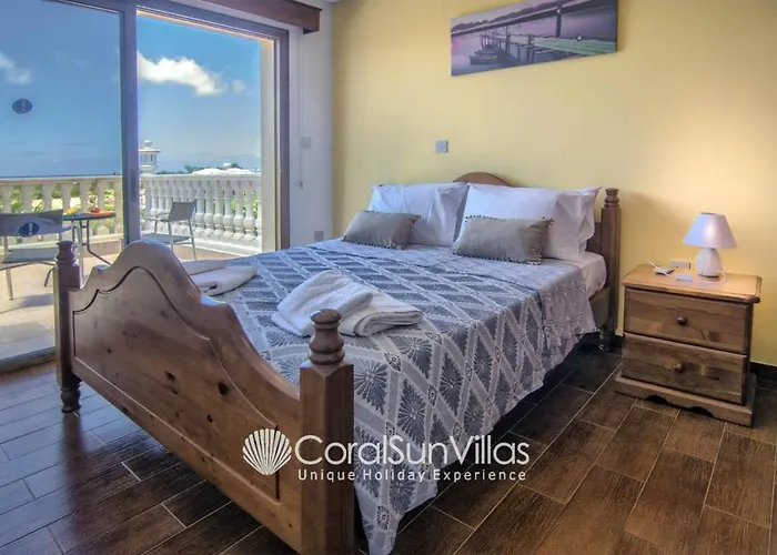Vila Fabulous In Coral Bay Near Beach, Amenities