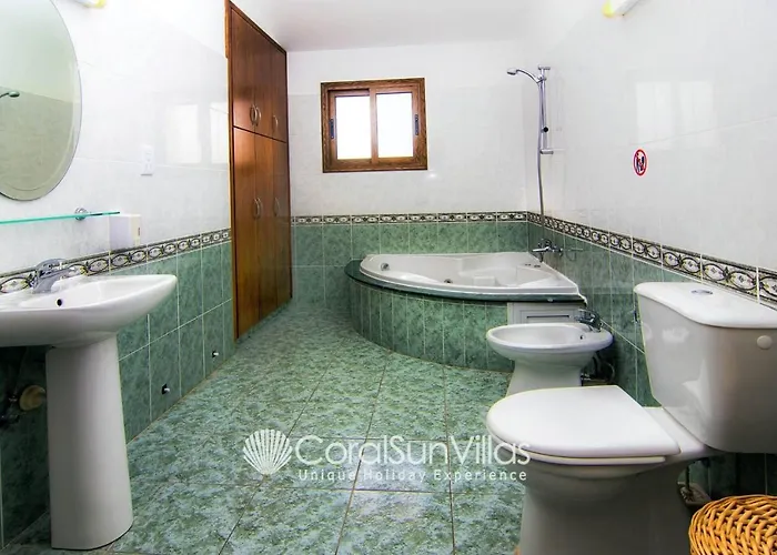 Vila Fabulous In Coral Bay Near Beach, Amenities