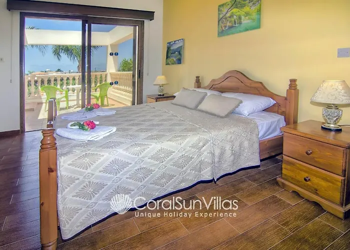 Fabulous In Coral Bay Near Beach, Amenities
